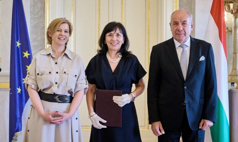 Dr. Tari Ilona újabb öt évre hivatalosan is az Eszterházy Károly Katolikus Egyetem rektora Egerben