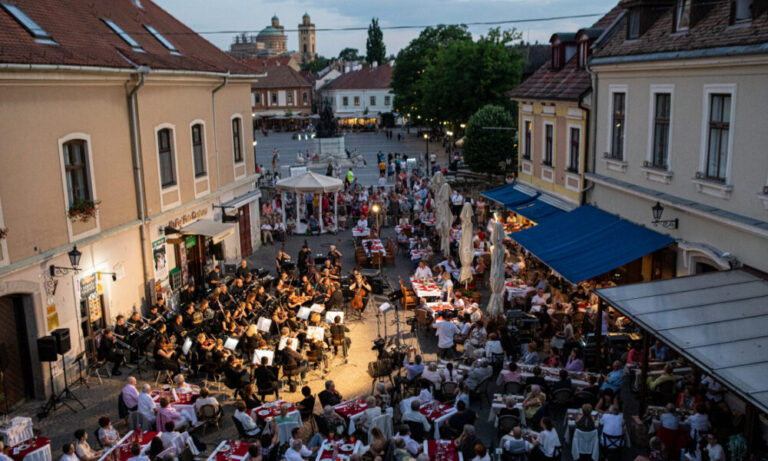 Strauss-est a Kis-Dobó téren – nagy zenei esemény