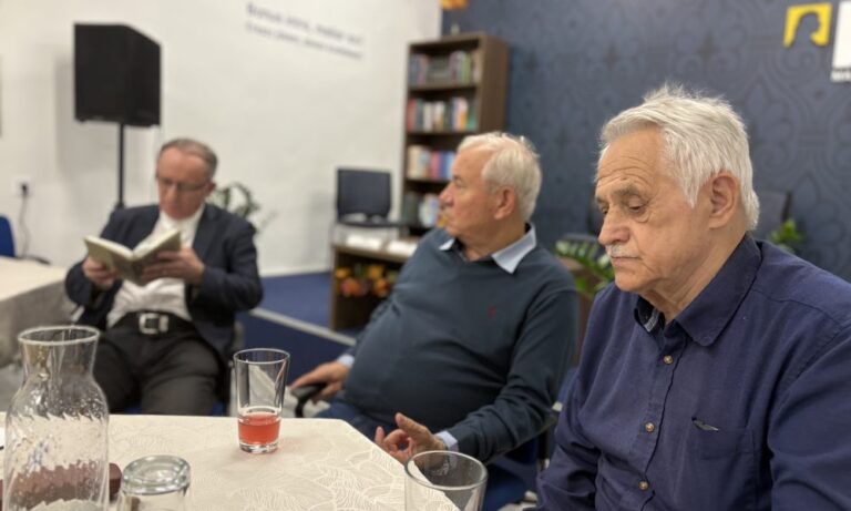 A könyvbemutató az egri MCC-ben – EgerHírek