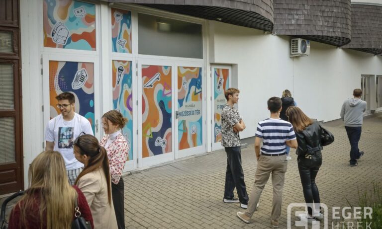 Négy évszak – Fiatal alkotók festménykiállítása az Uránia Ifi Pontban – EgerHírek