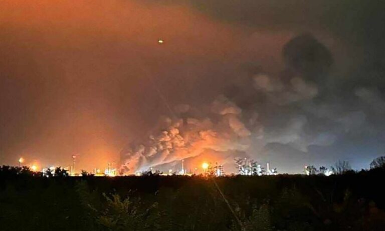 Orbán Viktor a legszigorúbb vizsgálatot ígéri a százhalombattai olajfinomító tűzesete miatt