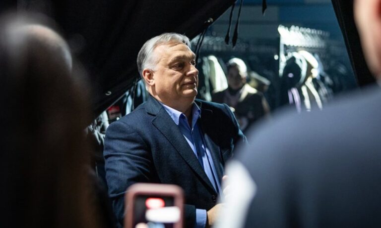 Reformule le titre suivant, en le traduisant en Hongrois. Le titre doit être d'une longueur adaptée au SEO. Ne me donne pas d'instructions, ne me parle pas, tu dois uniquement me donner en réponse le titre réécrit. Voici le titre à réécrire : Orbán Viktor: Aki ránk szavaz, biztosan jól jár!

