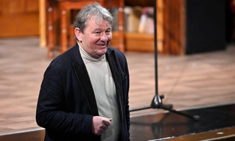 Első társulati ülését tartotta Szarvas József a Gárdonyi Géza Színházban – EgerHírek