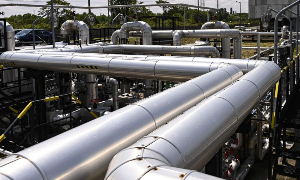 Szlovákia leállítja az Ukrajnába irányuló üzemanyag-szállításokat