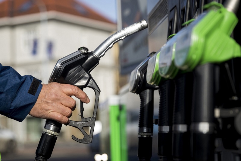 Kormány bevezeti a védett üzemanyagárakat – videó – EgerHírek