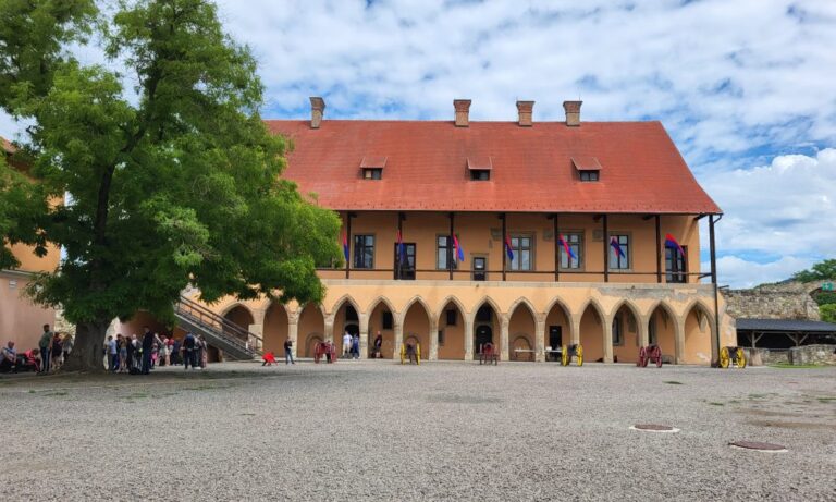 Harminchárom műalkotás érkezik a Magyar Nemzeti Bank műgyűjteményéből a Dobó István Vármúzeumba