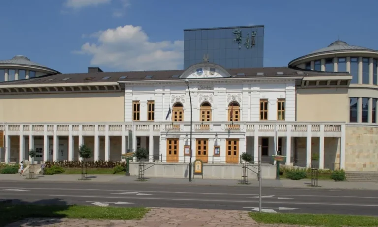 Gárdonyi Géza Színházban megnyílik a kortárs képzőművészeti kiállítás – EgerHírek
