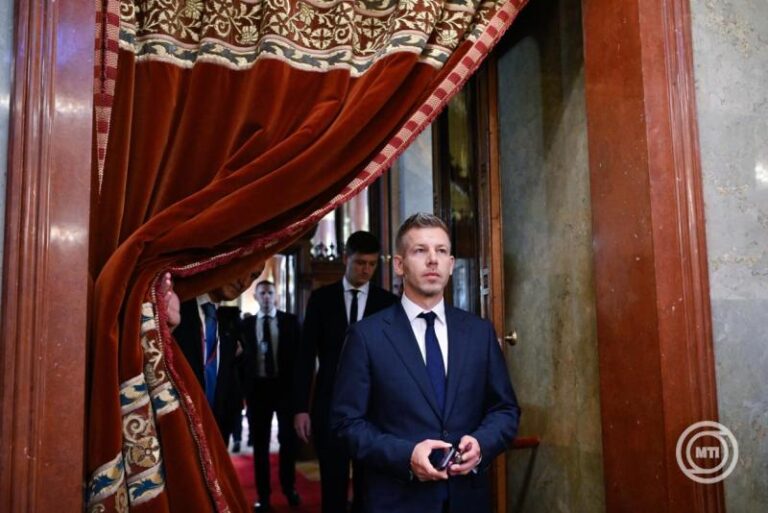 Magyar Péter: ma kezdődik a rendszerváltás első hivatalos napja