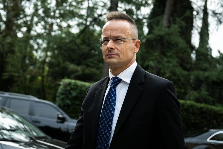 Péter Szijjártó lemondott