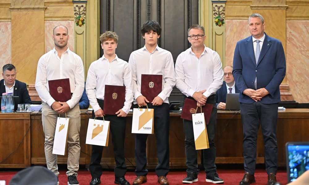 Köszöntötték az egri világbajnoki érmes birkózókat a Városházán – EgerHírek