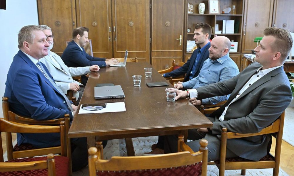 Eger pénzügyeiről, az uszodáról, a várról és a volt laktanyáról is tárgyaltak dr. Bódis Péter és Vágner Ákos – EgerHírek